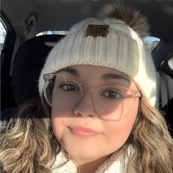 Meet your Posher, Adriana - Picture 1 of 1